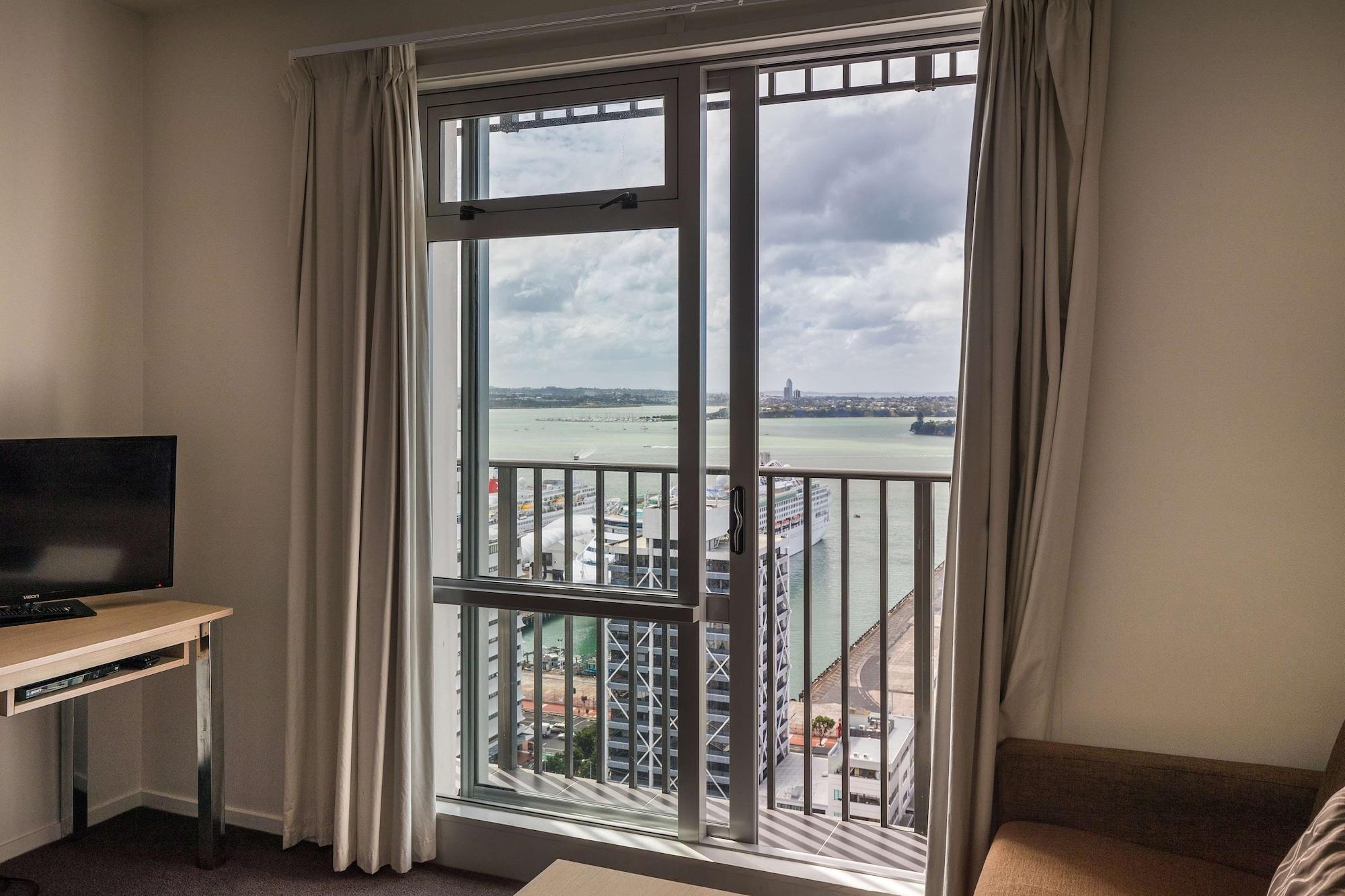 Auckland Harbour Suites Extérieur photo